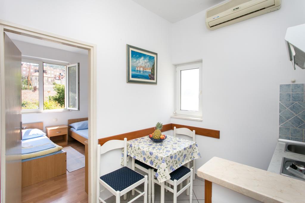 Hrvoje Place Apartments ดูบรอฟนิก ภายนอก รูปภาพ